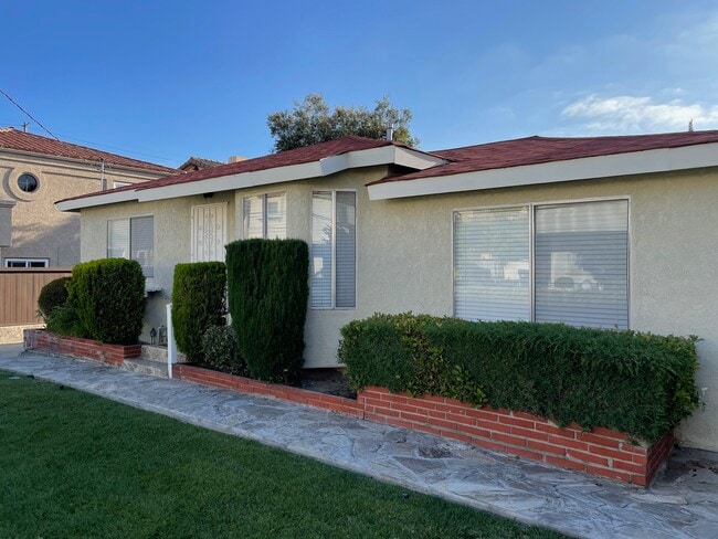 1607 Phelan Ln in Redondo Beach, CA - Building Photo - Building Photo