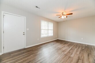 7720 Mendelwood Dr in North Charleston, SC - Building Photo - Building Photo