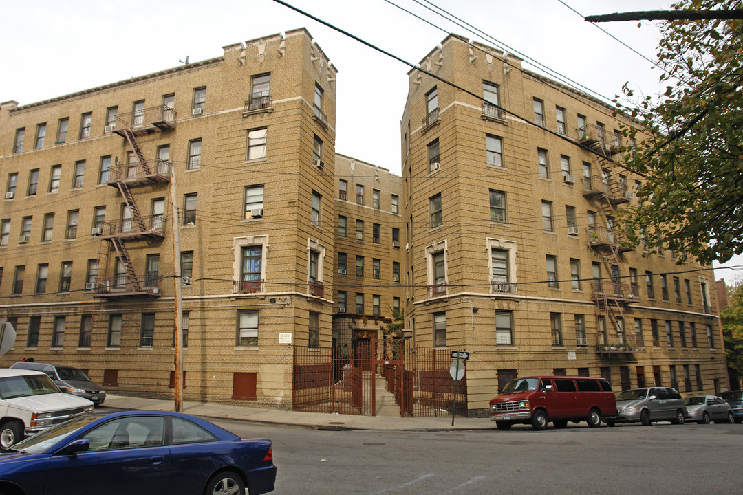 85 St Andrews Pl in Yonkers, NY - Foto de edificio