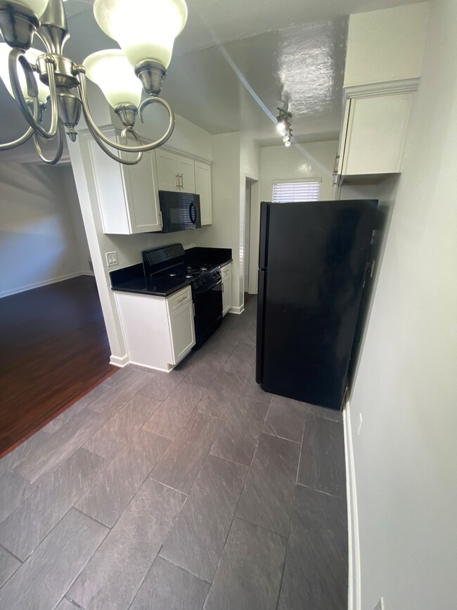 854-858 Westbourne Dr in Los Angeles, CA - Building Photo - Building Photo