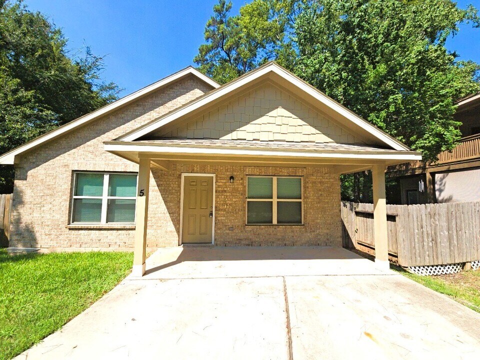 5 Hancock St in Conroe, TX - Building Photo