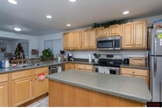 527 Marie Ln in North Mankato, MN - Building Photo - Building Photo