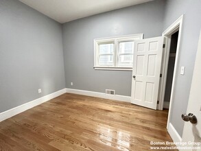 3 Grafton St, Unit 1 in Boston, MA - Building Photo - Building Photo