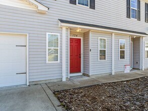 124 Sherman Ct in Raeford, NC - Building Photo - Building Photo