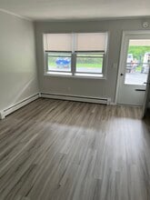 22 Albany St, Unit #4 in Saugerties, NY - Building Photo - Building Photo