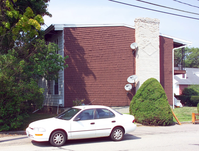 46 Pratt St in Mansfield, MA - Foto de edificio - Building Photo