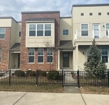 980 Station Blvd in Aurora, IL - Building Photo