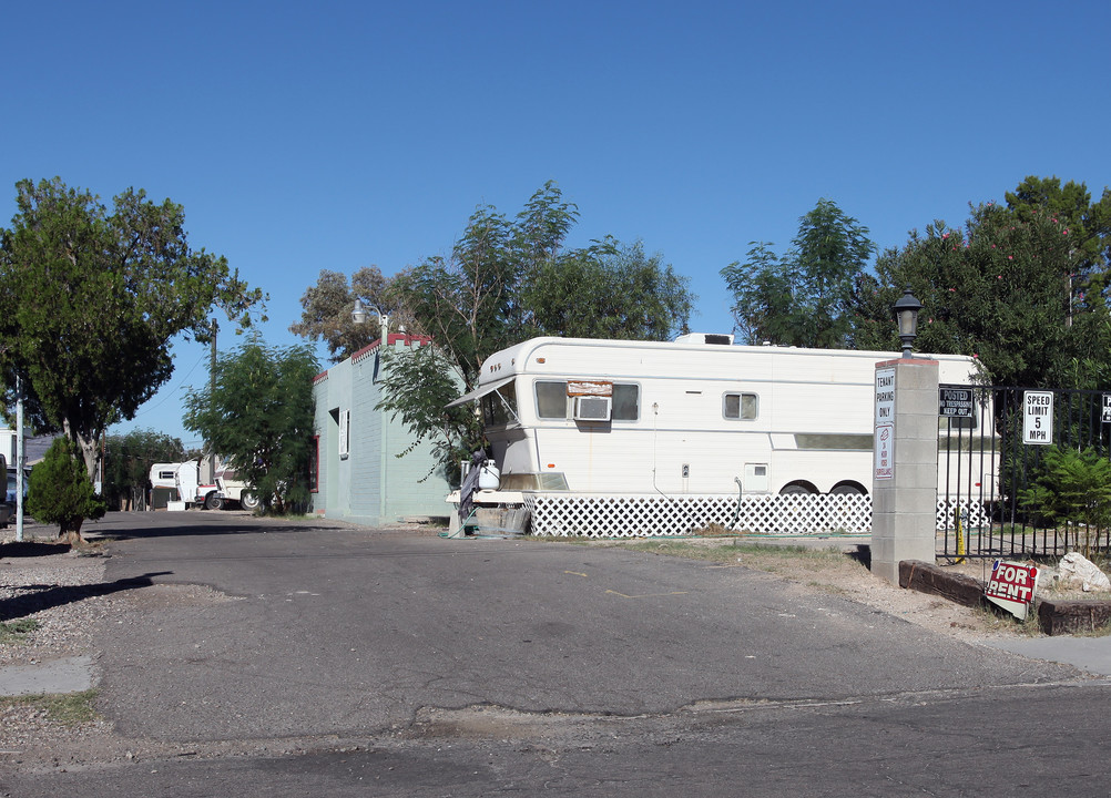 King's Mobile Home Park in Tucson, AZ - Building Photo