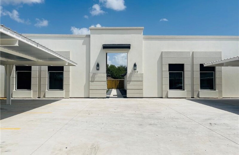 1108 Sugar Gdn Dr in Pharr, TX - Building Photo