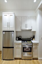 353 W 46th St, Unit SI ID1323931P in New York, NY - Building Photo - Building Photo