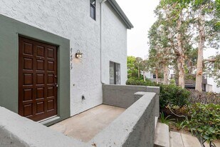 8740 Villa La Jolla Dr in San Diego, CA - Building Photo