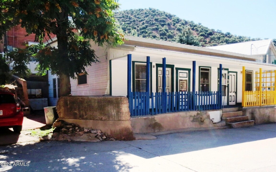 241 Brewery Ave in Bisbee, AZ - Building Photo