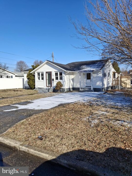 50 Chestnut St in Pennsville, NJ - Building Photo