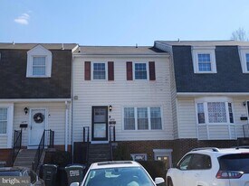 1675 Ridgely Ct in Crofton, MD - Building Photo