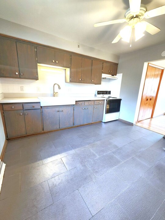 4520 N 84th St in Milwaukee, WI - Foto de edificio
