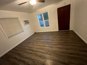 1809 Idalou Ave in Modesto, CA - Foto de edificio - Building Photo
