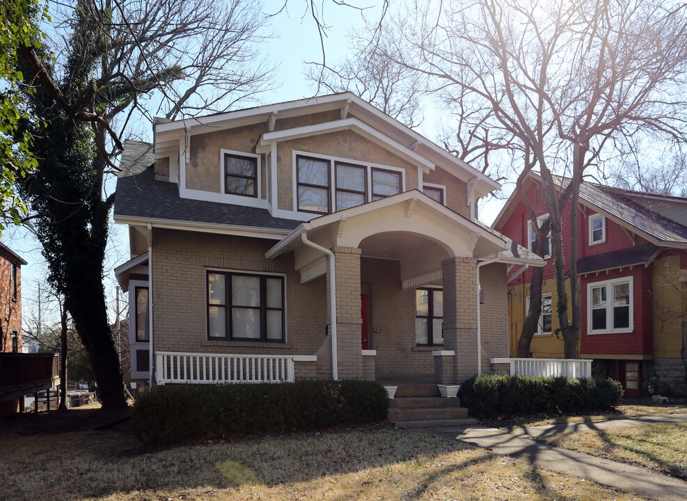 1402 17th Ave S in Nashville, TN - Foto de edificio