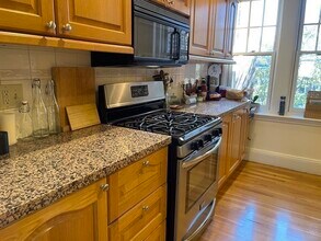 52 Summit Ave, Unit 2 in Brookline, MA - Foto de edificio - Building Photo