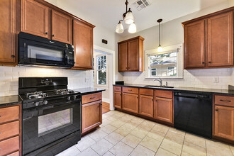 323 Phosphor Ave in Metairie, LA - Foto de edificio - Building Photo