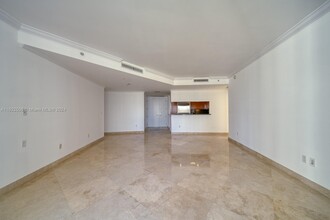 901 Brickell Key, Unit # 1709 in Miami, FL - Building Photo - Building Photo