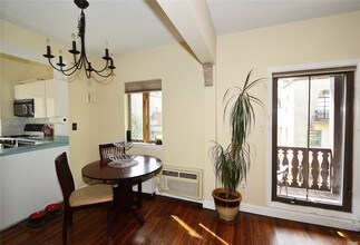 215 Middle Neck Rd-Unit -4-3A in Great Neck, NY - Building Photo - Building Photo