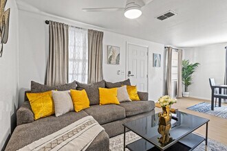 3906 E Powhatan Ave in Tampa, FL - Building Photo - Building Photo