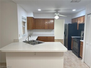 9758 Country Oaks Dr in Ft. Myers, FL - Building Photo - Building Photo