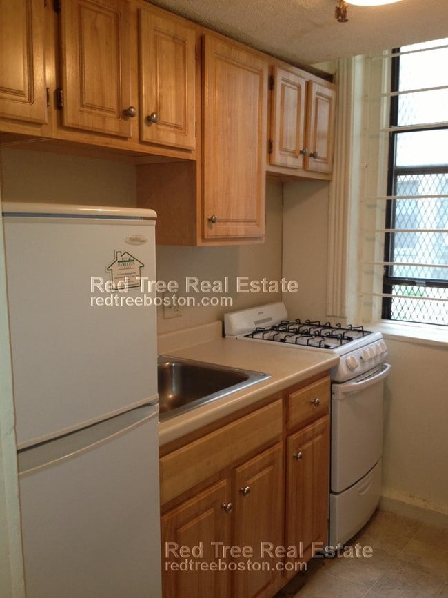 1144 Commonwealth Ave in Boston, MA - Building Photo - Building Photo