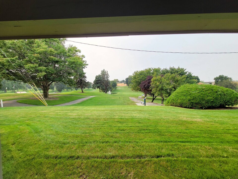 305 N Quincy Pl in Kennewick, WA - Building Photo