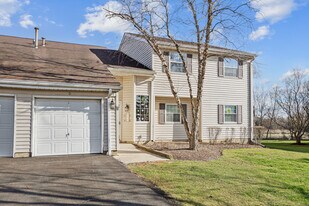 93 N Victoria Ln in Streamwood, IL - Building Photo