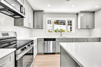 670 E Main St in Jefferson Valley, NY - Building Photo - Building Photo