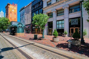 Number 10 Main in Memphis, TN - Building Photo