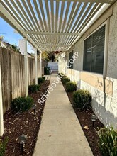 27037 Rio Bosque Dr in Santa Clarita, CA - Building Photo - Building Photo