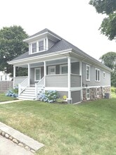 2 Maple St in Stonington, CT - Building Photo - Building Photo