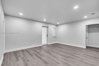 648 South Dr in Miami Springs, FL - Building Photo - Building Photo