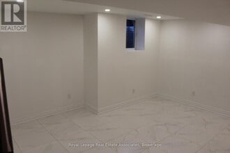 2 Bakersfield Rd in Brampton, ON - Building Photo - Building Photo