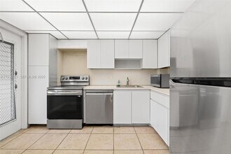 2851 S Palm Aire Dr in Pompano Beach, FL - Foto de edificio - Building Photo