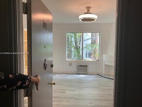 1525 Meridian Ave in Miami Beach, FL - Building Photo - Building Photo