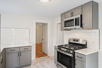 58 Lincoln Ave in Saratoga Springs, NY - Building Photo - Building Photo