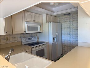 5870 Trailwinds Dr in Ft. Myers, FL - Building Photo - Building Photo