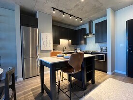 1020 W Madison St, Unit 916 in Chicago, IL - Building Photo