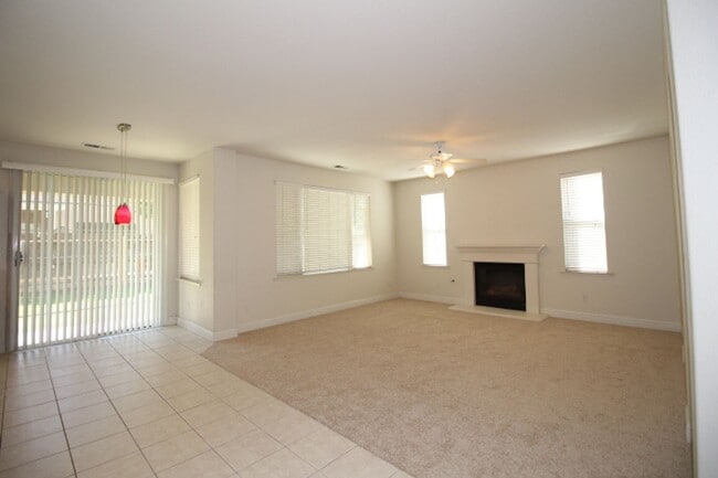 2475 Deauville Cir in Clovis, CA - Building Photo - Building Photo