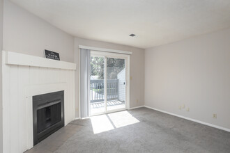 410 - WINDING BROOK APARTMENTS in Kokomo, IN - Building Photo - Interior Photo