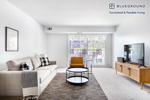 350 Sharon Park Dr in Menlo Park, CA - Building Photo