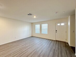 1905 Ottava Vis in Henderson, NV - Building Photo - Building Photo