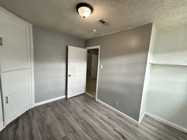 11019 Baywood St in San Antonio, TX - Building Photo - Building Photo