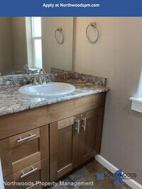 336 Everett Way photo'