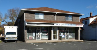 467-475 Farmington Ave in Bristol, CT - Building Photo