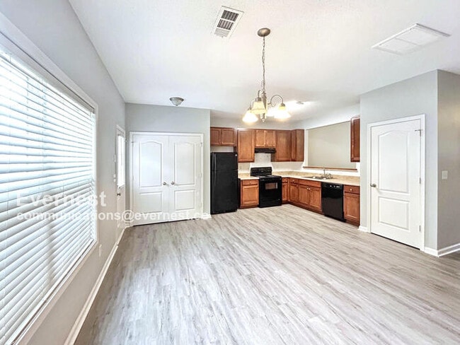 8637 Thomas Ln in Riverdale, GA - Building Photo - Building Photo