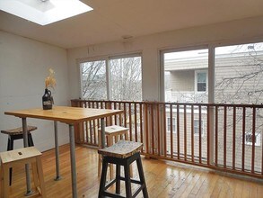 40 Cedar St, Unit 3 in Somerville, MA - Foto de edificio - Building Photo